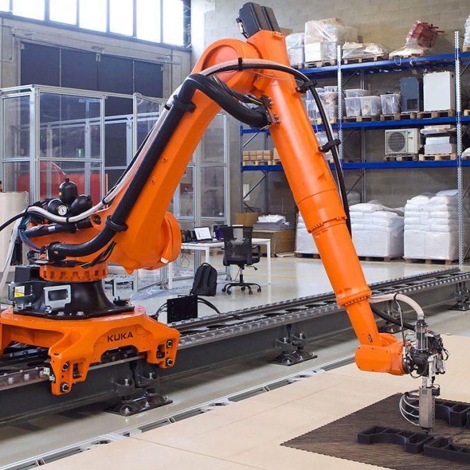 Caracol HERON large-format additive manufacturing robot